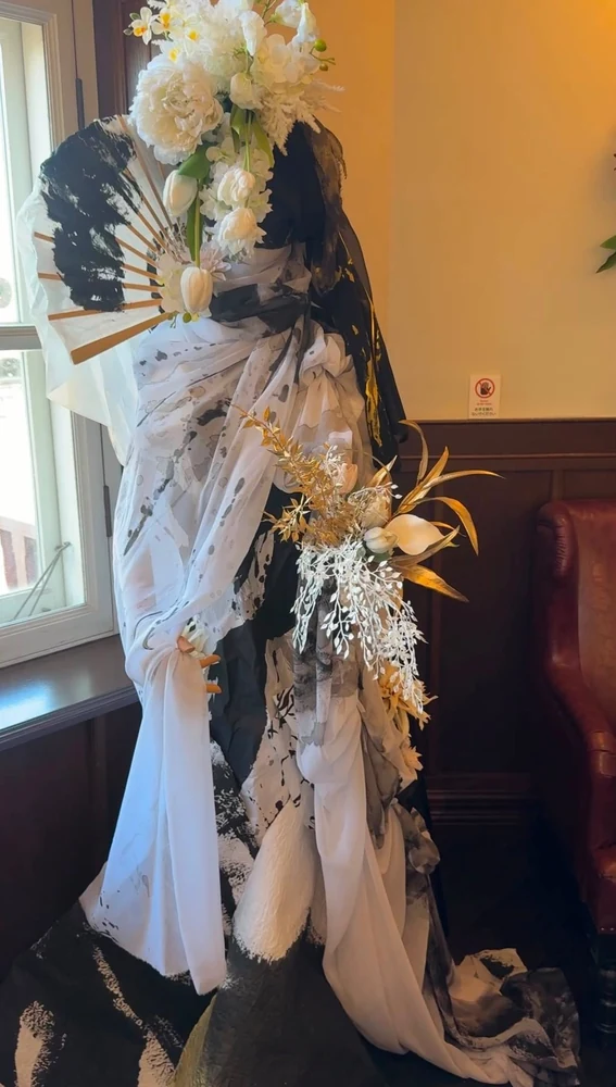 花と墨象衣装の共同展示